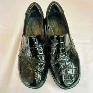 Clarks Collection size 7.5 black patent leather.